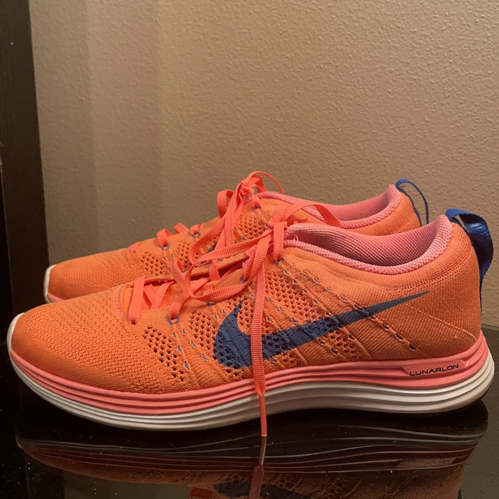 Nike sneakers. Women’s size 9. Good condition.